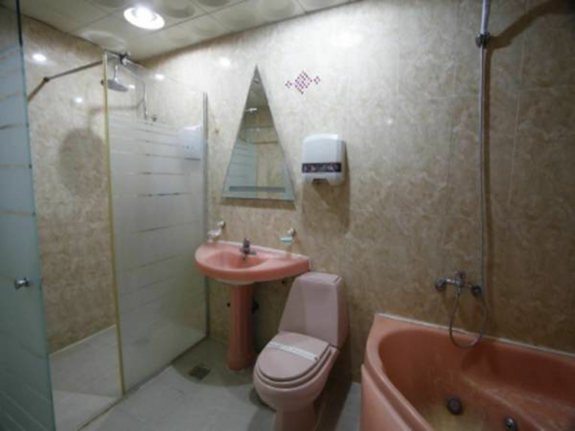 בוסאן Hotel Queen מראה חיצוני תמונה